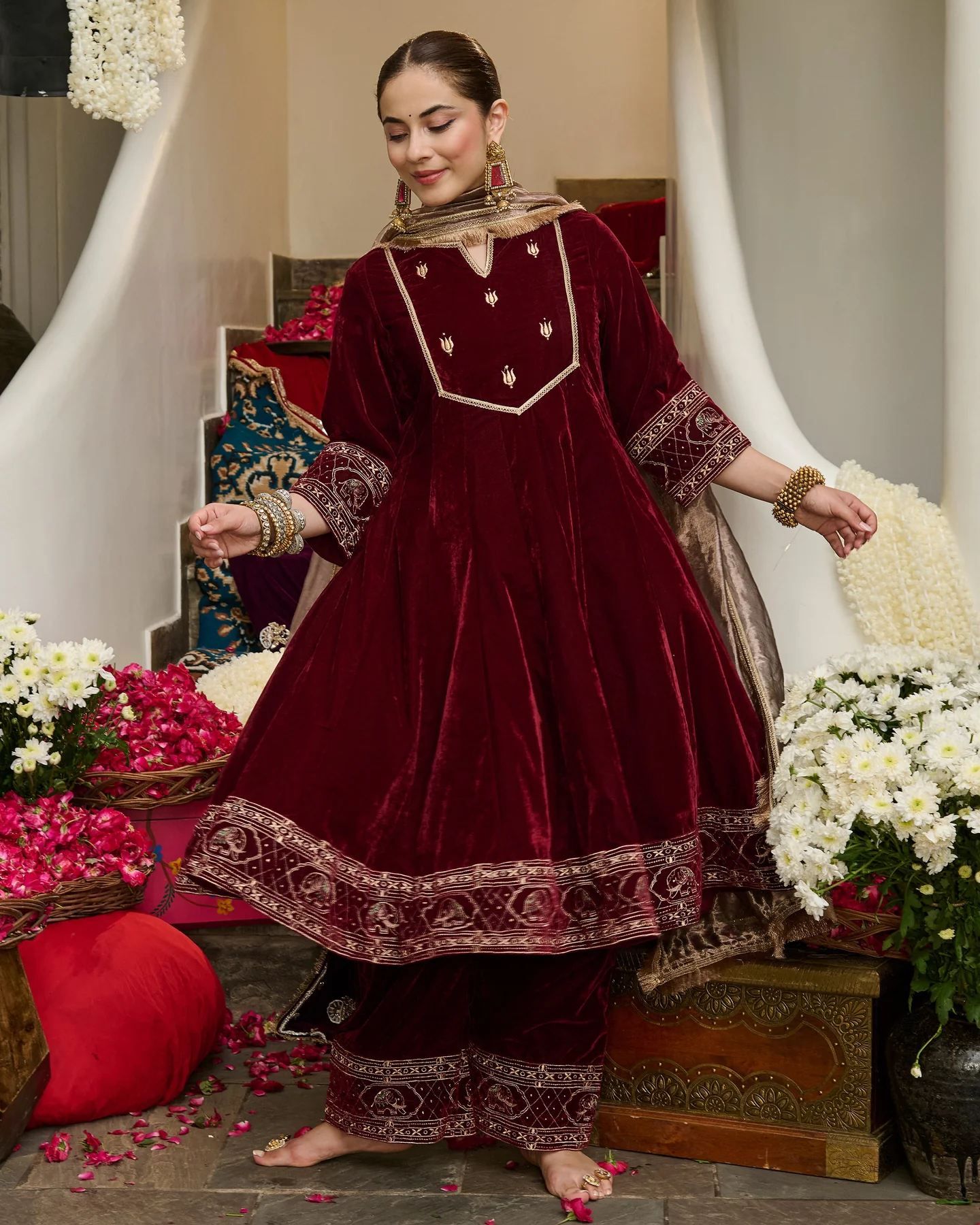 Ivaan Maroon Embroidered Velvet Suit Set - Image 3